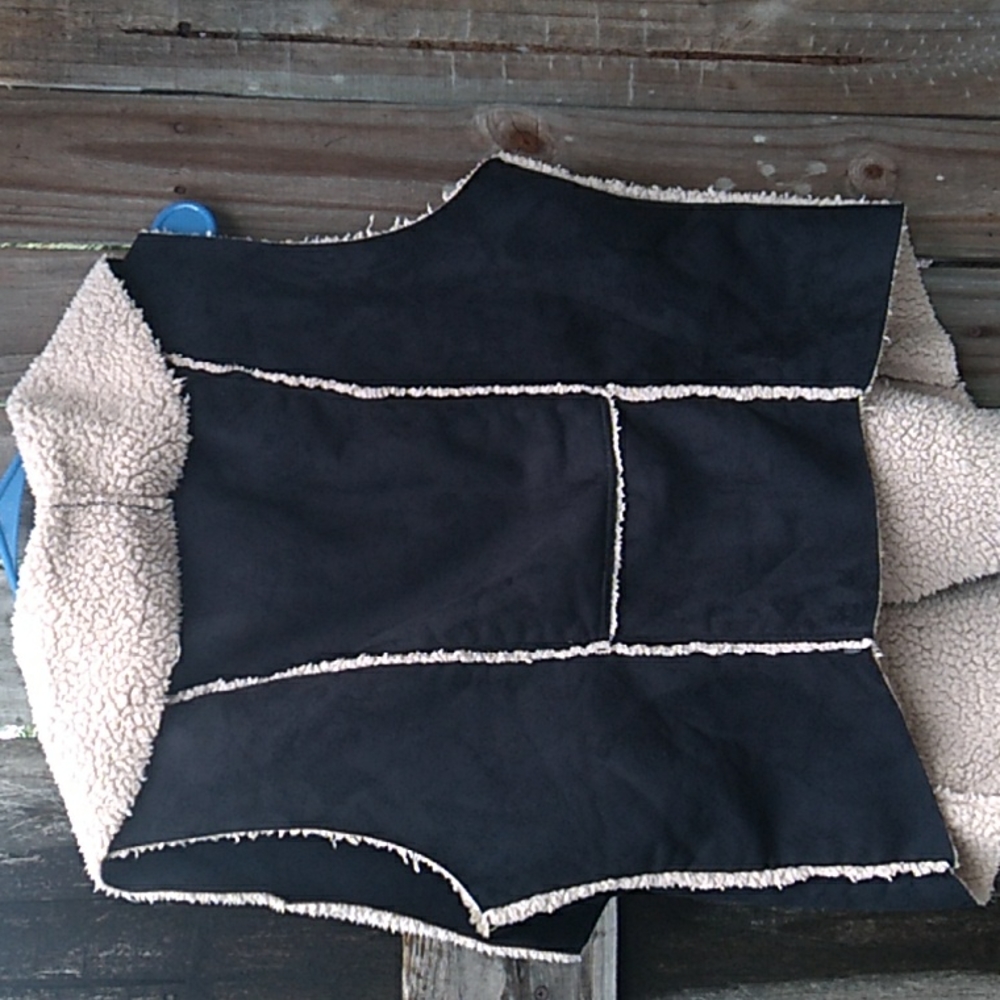 Black Suede Sleeveless Lined Vest (L) - Picture 7 of 7